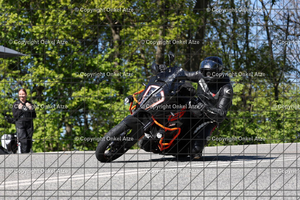 IMG_8977 | Fotograf am Kyffhäuser. Onkel Atze. Kyffhäuser Rennstrecke. Café36. Motorsportfotografie. - Realisiert mit Pictrs.com