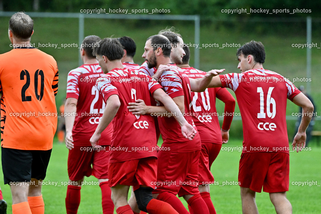 SV Viktoria Viktring vs. FC Mondi Frantschach | Jubel SV Viktring Mannschaft, #10 Raphael Kassler SV Viktoria Viktring, #7 Yevhen Sutkovyi SV Viktoria Viktring, SV Viktoria Viktring vs. FC Mondi Frantschach, SV Viktoria Viktring vs. FC Mondi Frantschach am 02.08.2025 in Klagenfurt (Sportplatz Viktrink), Austria, (Photo by Bernd Stefan)