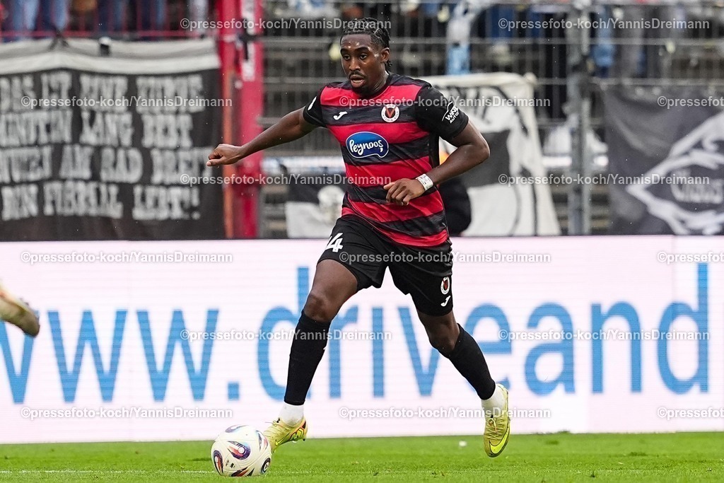 xYDRx06122501085 | 06.12.2025, xydrx, Fußball, 3.Liga, FC Viktoria Köln - SSV Ulm 1846, Saison 2025 2026, Sportpark Höhenberg:  Frank Ronstadt (FC Viktoria Köln #34)      DFB regulations prohibit any use of photographs as image sequences and or quasi-video.Photo: xYannisxDreimannxPressefotoKochx