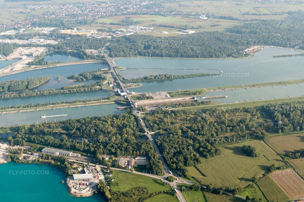 Aerial view: Lock near Freistett in Gambsheim in the state Bas-Rhin, France.Photo: P1000980.jpg taken on 09/15/2014 by Werner Riehm/FLY-FOTO.comResolution of the original: 5472 x 3648 px