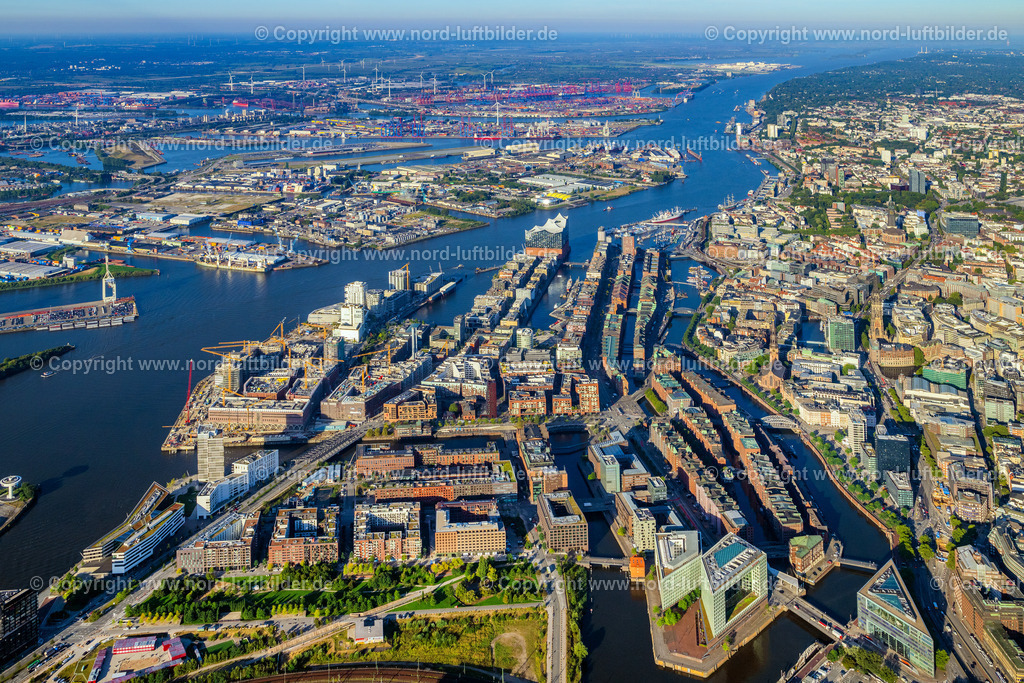 Hamburg_Speicherstadt_Hafencity_ELS_9635070923 | HAMBURG 07.09.2023 Gebäude, Straßen und Kanäle der Hafencity und Speicherstadt in Hamburg, Deutschland. // Buildings, streets and canals of the Hafencity and Speicherstadt in Hamburg, Germany. Foto: Martin Elsen