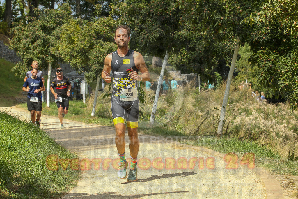 250824_1326_EX1_2409 | Sportfotografie im Rhein-Sieg Kreis, Köln, Bonn, NRW, Rheinland Pfalz, Hessen, etc. Unser Tätigkeitsfeld umfasst den Laufsport vom Volkslauf über den Marathon, Duathlon, Triathon bis zum Ultralauf wie Kölnpfad Ultra oder Schindertrail.
