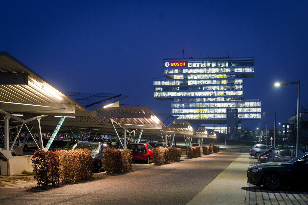 Bosch | Renningen Malmsheim - Robert Bosch , Globales Zentrum für Forschung und Vorausentwicklung bei winterliches Sonnenuntergang - Realisiert mit Pictrs.com