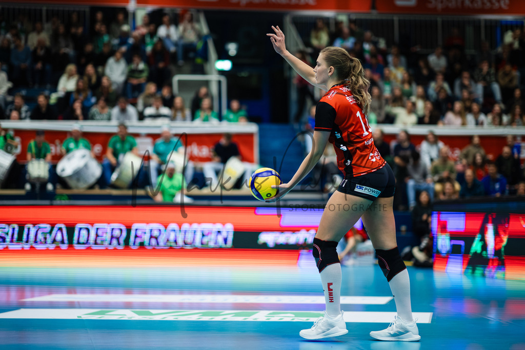 Volleyball, 1. Bundesliga Frauen, Hauptrunde, 8. Spieltag, Saison 2025/2026: USC Münster - Dresdner SC | 1. Bundesliga Frauen, Hauptrunde, 8. Spieltag, Saison 2025/2026, USC Münster empfängt Dresdner SC in der Sporthalle Berg Fidel in Münster. Foto: sportfotografie.ms | Markus Paletta - Realisiert mit Pictrs.com