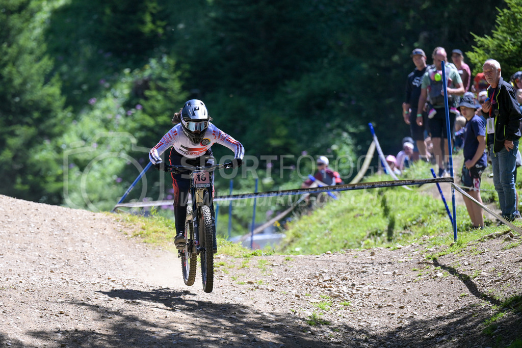 UCI Mountain Bike World Cup Lenzerheide 2022 - Downhill - 9. July 2022 | UCI Mountain Bike World Cup Lenzerheide 2022 - Downhill
Bike Kingdom, Lenzerheide
#16 NEWKIRK Anna (USA)
Bild: Sportfotografie Markus Aeschimann | www.markus-aeschimann.ch - Realisiert mit Pictrs.com