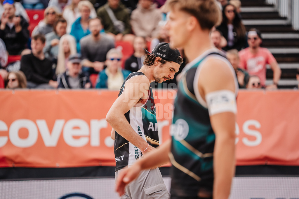 Beachvolleyball | Männer | Allianz German Beach Tour 2025 | Tourstop Bremen | 15.06.2025 | hinten Jannik Kühlborn, vorne Luis Kubo