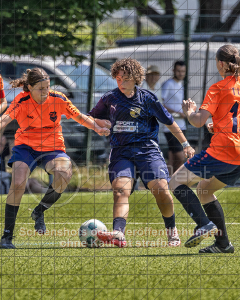 20250622_143309_0346-Bearbeitet | #,ASV Eislingen (blau) vs. Tura Untermünkheim (orange), Fussball, Aufstiegsspiel in B-Juniorinnen-VS Nord Runde 2 - WfV, Saison 2024/2025, Kunstrasensportplatz im Ösch, Staufeneckerstraße, 73054 Eislingen, 22.06.2025 - 14:00 Uhr,Foto: PhotoPeet-Sportfotografie/Peter Harich