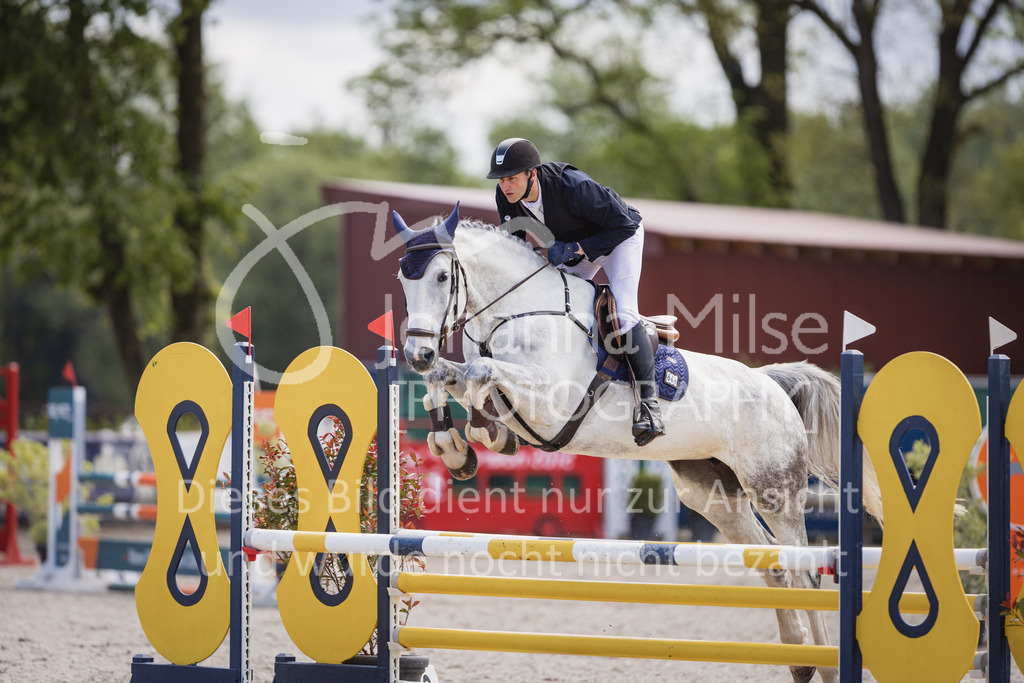 230516_Mühlen_03SprPf-A-435 | Deine schönsten Turniermomente als professionelle Fotos! Entdecke hochwertige Pferdesport-Fotografie im Online-Shop. Jetzt Fotos finden & bestellen!