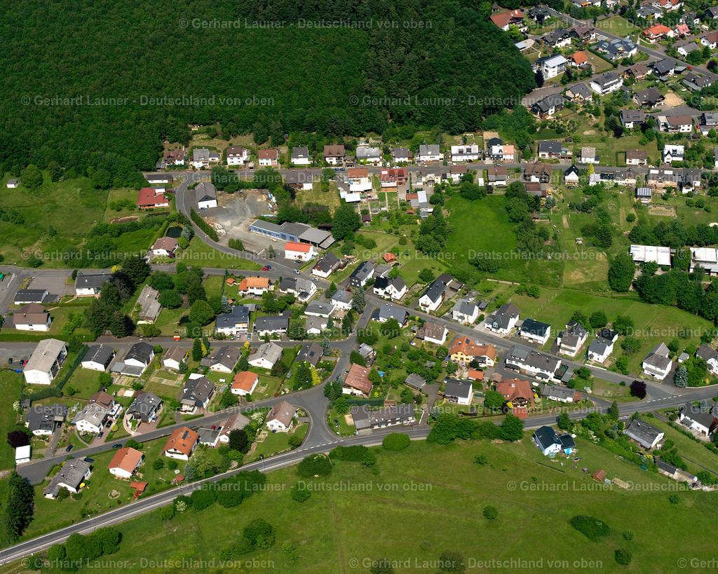 2611035 | WEIDELBACH 09.06.2006 Wohngebiet einer Einfamilienhaus- Siedlung  in Weidelbach im Bundesland Hessen, Deutschland // Single-family residential area of settlement  in Weidelbach in the state Hesse, Germany Foto: Gerhard Launer