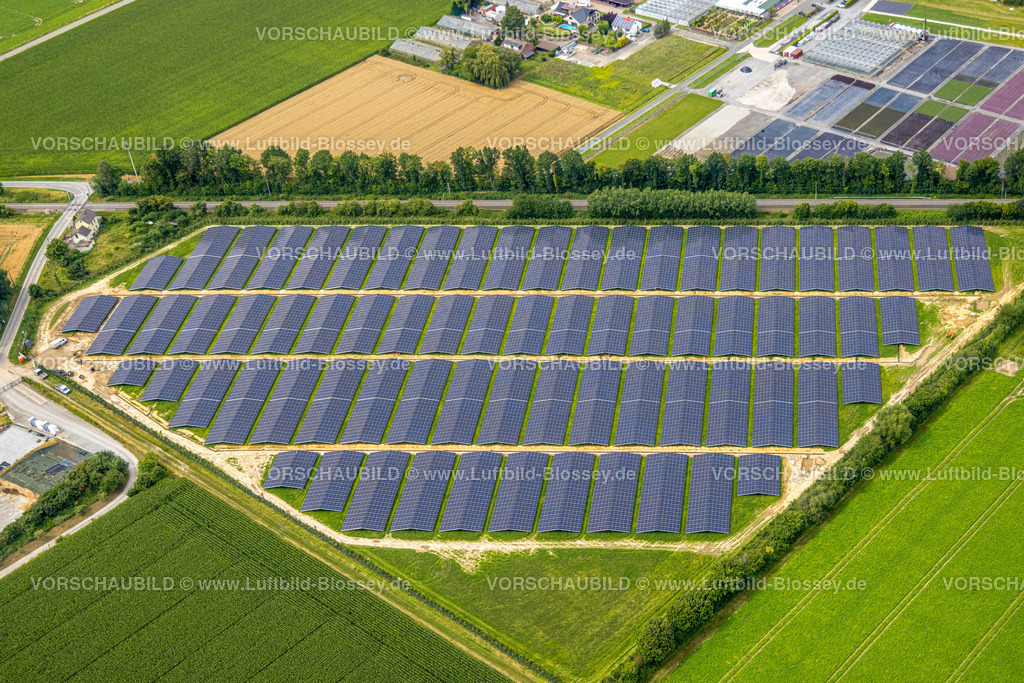 Soest240712360 | Luftbild, Solarpark Photovoltaik-Anlage Stemweg, Biogasanlage, Soest, Soester Börde, Nordrhein-Westfalen, Deutschland
