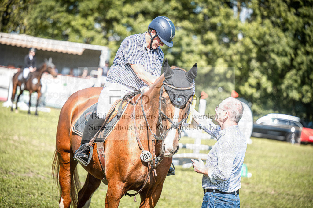 Z63_0028 | Entdecke hochwertige Reitturnierfotos von Foto Oger. Professionell, emotional und authentisch – jetzt Lieblingsmomente im Shop bestellen.Deutschlandweite Turnierfotografie. - Realisiert mit Pictrs.com