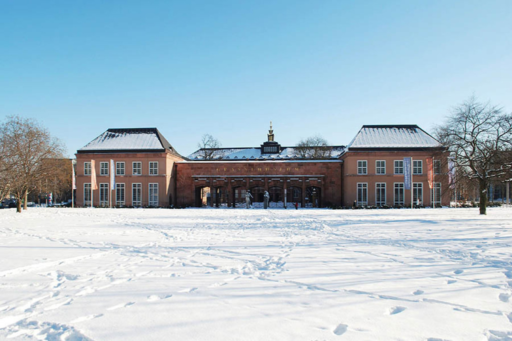 Bildlexikon Leipzig - Grassimuseum | Das Team hinter BILDLEXIKON LEIPZIG bündelt historische wie aktuelle Informationen über die Stadt Leipzig in Text und Bild auf einer Plattform und stellt diese der interessierten Öffentlichkeit zur Verfügung.