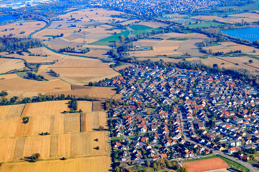 Luftbild: Panorama von Westen in Hagenbach im Bundesland Rheinland-Pfalz in Deutschland. Foto: IMG_35374.jpg vom 31.10.2010 durch Werner Riehm/FLY-FOTO.de