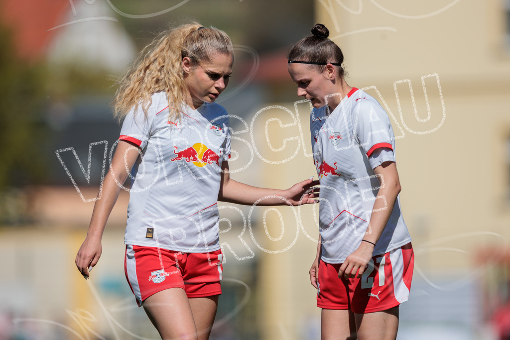 Gipfeltreffen der Frauen: Finale um den Sachsenlotto Landespokal 2026 | Am 1. Mai 2026 trafen im Endspiel des Sachsenlotto Landespokals die Frauen des Chemnitzer FC und die zweite Mannschaft von RasenBallsport Leipzig aufeinander. Vor stimmungsvoller Kulisse kämpften beide Teams ab 15:00 Uhr um die begehrte Trophäe des sächsischen Fußballs. Diese Galerie zeigt die Highlights, packende Zweikämpfe und die emotionalsten Momente des Finaltags. - Realisiert mit Pictrs.com
