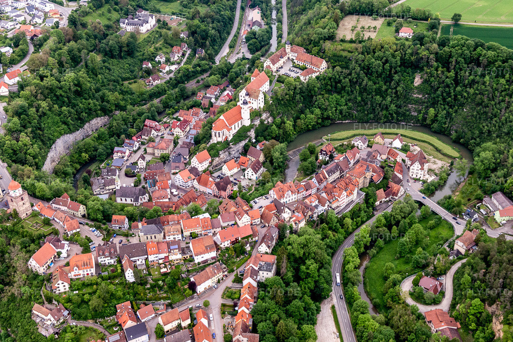 Luftbild: Burganlage des Schloß Haigerloch über der Eyach in Haigerloch im Bundesland Baden-Württemberg in Deutschland. Foto: IMG_114714.jpg vom 31.05.2019 durch Werner Riehm/FLY-FOTO.de