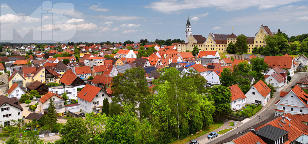 MIS_140220cm044.JPG | 23.06.2022,  Babenhausen im Unterallgäu, Luftbild, Stadtansicht mit dem 700 Jahre alten Fuggerschloss über der Stadt - Realisiert mit Pictrs.com