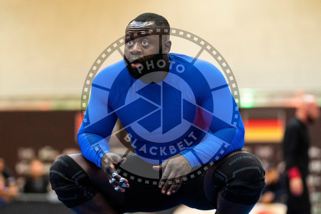 20231118PBB12956 | Fighters compete during the AJP Tour 600 Frankfurt Championship in Frankfurt/Main, Germany, on November 18, 2023.