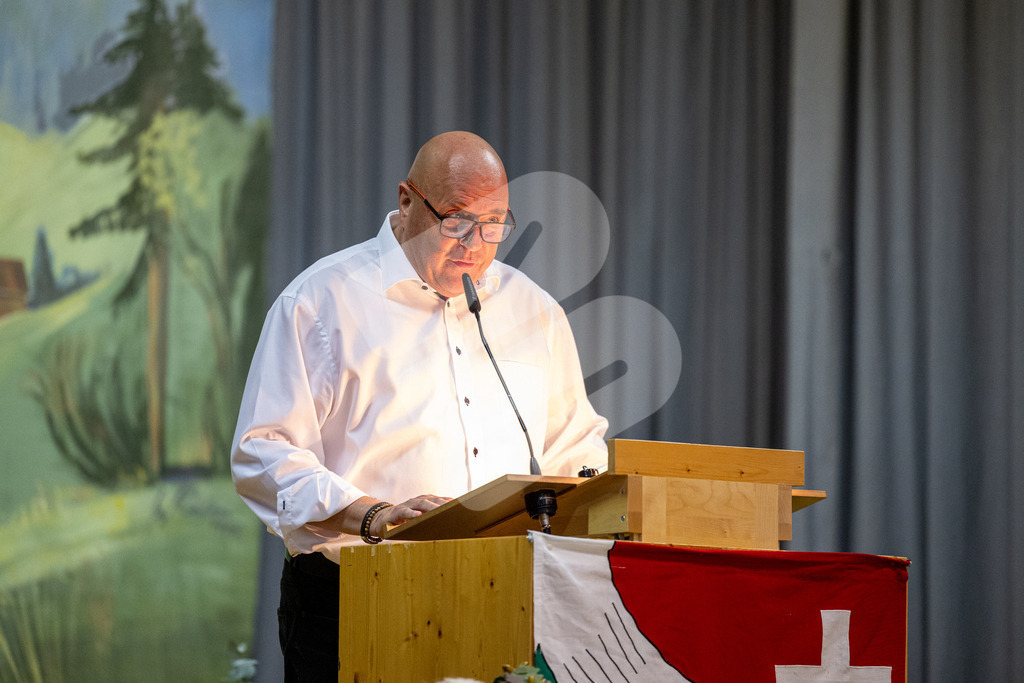 SKE100J_4681 | Die Schwinger des Schwyzer Kantonalen Schwingerverbandes: Fotos, die Dynamik und Leidenschaft festhalten, sowie emotionale Momente aus dem traditionellen Schwingsport zeigen. - Realisiert mit Pictrs.com