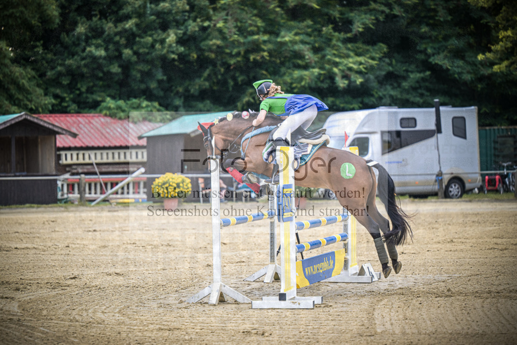DOS_8943 | Entdecke hochwertige Reitturnierfotos von Foto Oger. Professionell, emotional und authentisch – jetzt Lieblingsmomente im Shop bestellen.Deutschlandweite Turnierfotografie. - Realisiert mit Pictrs.com