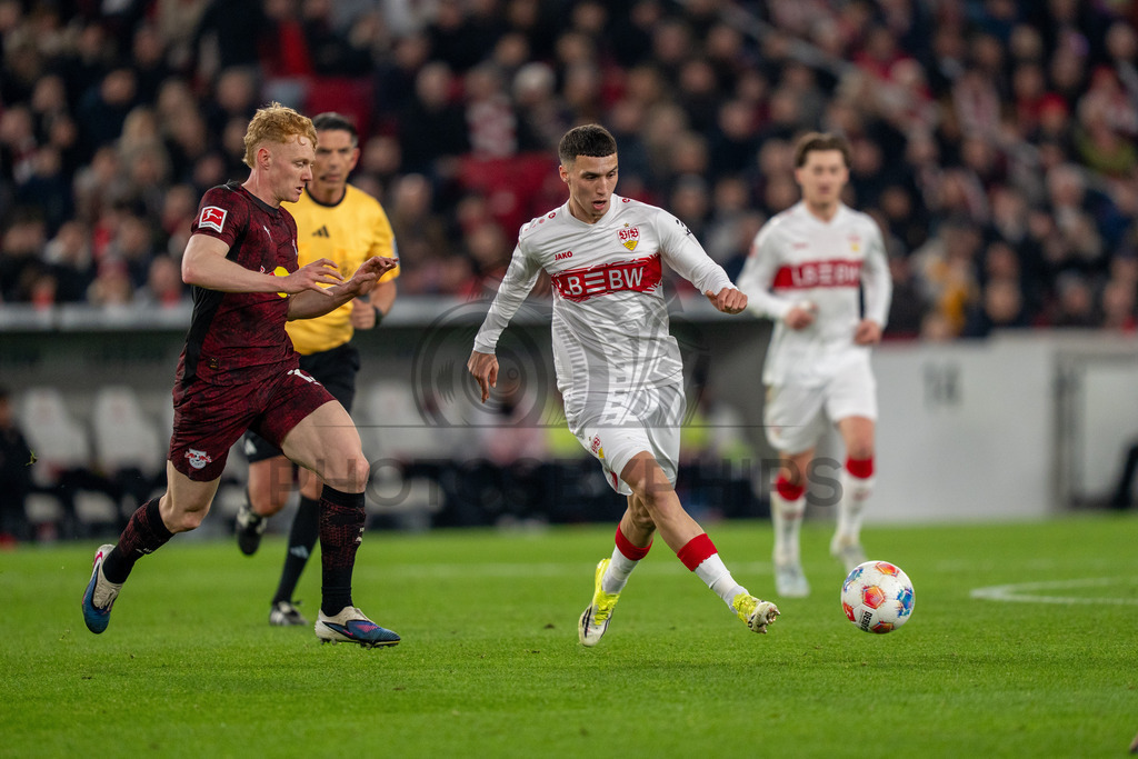 VfB Stuttgart vs. RB Leipzig, Fussball, 1. Bundesliga, 26. Spieltag, 15.03.2026 | Bilal El Khannouss (VfB Stuttgart, #11) am Ball,VfB Stuttgart vs. RB Leipzig, Fussball, 1. Bundesliga, 26. Spieltag, 15.03.2026