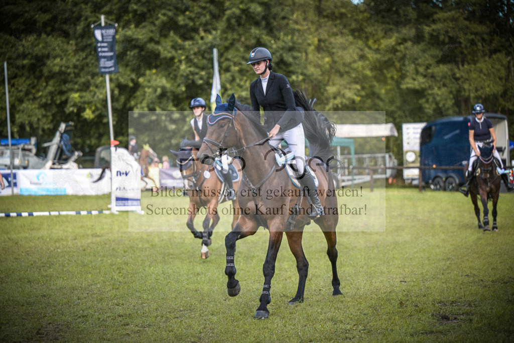 DOS_0109 | Entdecke hochwertige Reitturnierfotos von Foto Oger. Professionell, emotional und authentisch – jetzt Lieblingsmomente im Shop bestellen.Deutschlandweite Turnierfotografie. - Realisiert mit Pictrs.com