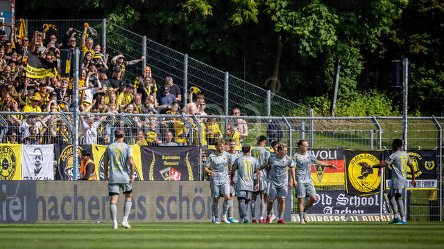 German 3rd Division, Viktoria Koeln vs. Alemannia Aachen, 10.05.2026 | KOELN, GERMANY - MAY 10, 2026:  Faton Ademi (Alemannia Aachen, 36) celebrates scoring his team's first goal with teammates  during the 3rd division match on gameday 37 between Viktoria Koeln vs. Alemannia Aachen at the Sportpark Hoehenberg on May 10, 2026 in Koeln, Germany. DFL REGULATIONS PROHIBIT ANY USE OF PHOTOGRAPHS AS IMAGE SEQUENCES AND/OR QUASI-VIDEO.