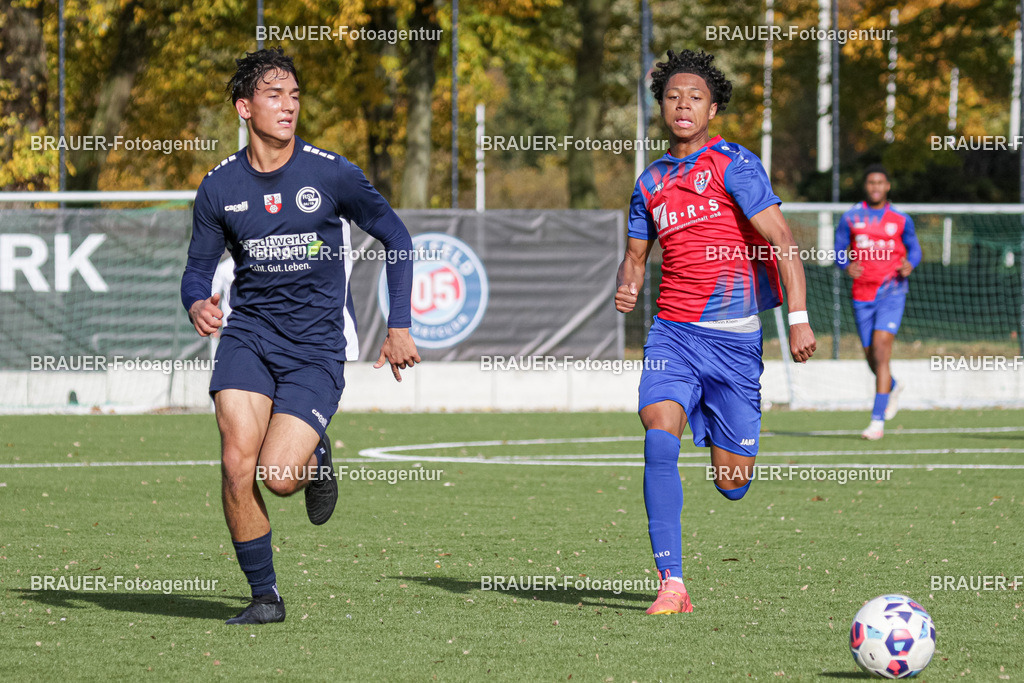02.11.2025: A-Jugend-Niederrheinliga KFC Uerdingen - RSV Ratingen | Krefeld, Deutschland, 02.11.2025: Treshuan Henry Tamarion Reuter (KFC Uerdingen) im Kampf um den Ball während des A-Jugend Niederrheinliga Spiels zwischen KFC Uerdingen  - RSV Ratingen am 02.11. 2025 am Löschenhofweg in Krefeld, Deutschland. (Foto Ralph Görtz / Brauer-Fotoagentur)
