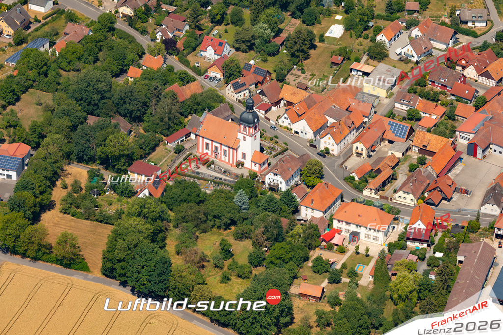 Das Luftbild zeigt : Kirche Trappstadt - Die Luftaufnahme wurde 2023 vom UL-Flugzeug aus erstellt ( keine Drohne ) - Hochauflösende Luftaufnahme - Für grossformatige Ausdrucke geeignet. Die Geschenkidee !Mit Lizenz und Bildrechte bestellbar