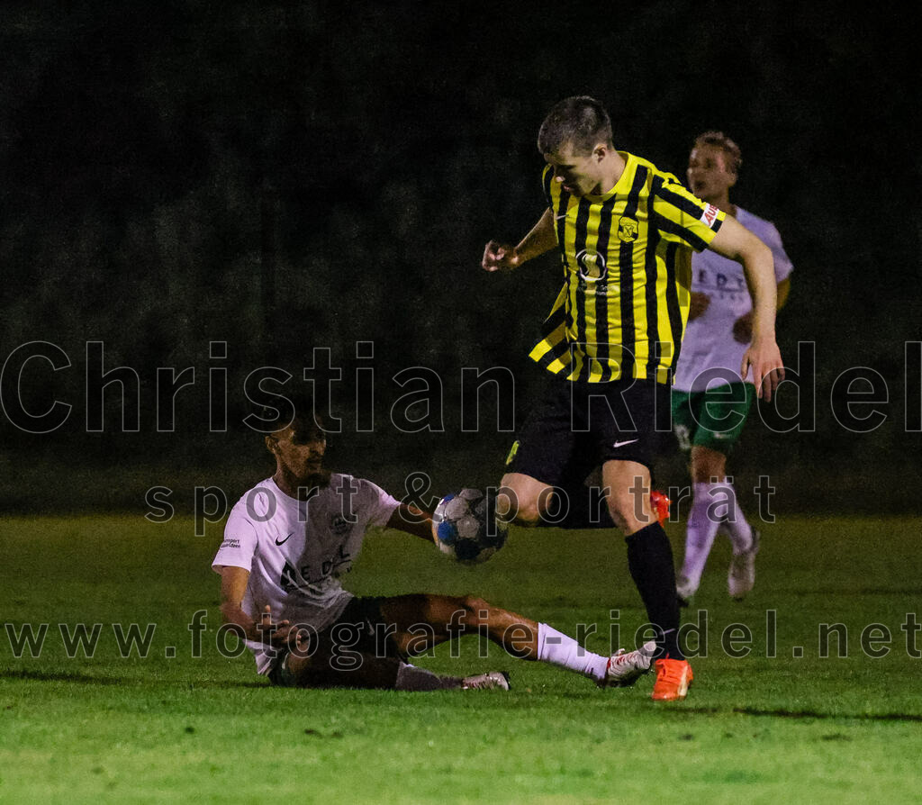 2023-09-15_093_FC_Moosinning_gegen_SV_Waldperlach | Moosinning, Deutschland, 15.09.2023:
Fußball, Bezirksliga Oberbayern Ost 2023 / 2024, 9. Spieltag, FC Moosinning gegen SV Waldperlach, Endergebnis: 0:1

Abdelaziz Abdane (SV Waldperlach, #6), Fabian Ulitzka (FC Moosinning, #23)

Foto: Christian Riedel / fotografie-riedel.net