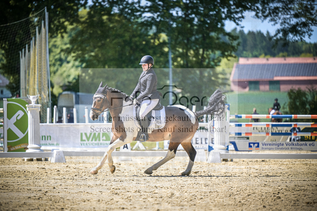 DOS_8690 | Entdecke hochwertige Reitturnierfotos von Foto Oger. Professionell, emotional und authentisch – jetzt Lieblingsmomente im Shop bestellen.Deutschlandweite Turnierfotografie. - Realisiert mit Pictrs.com