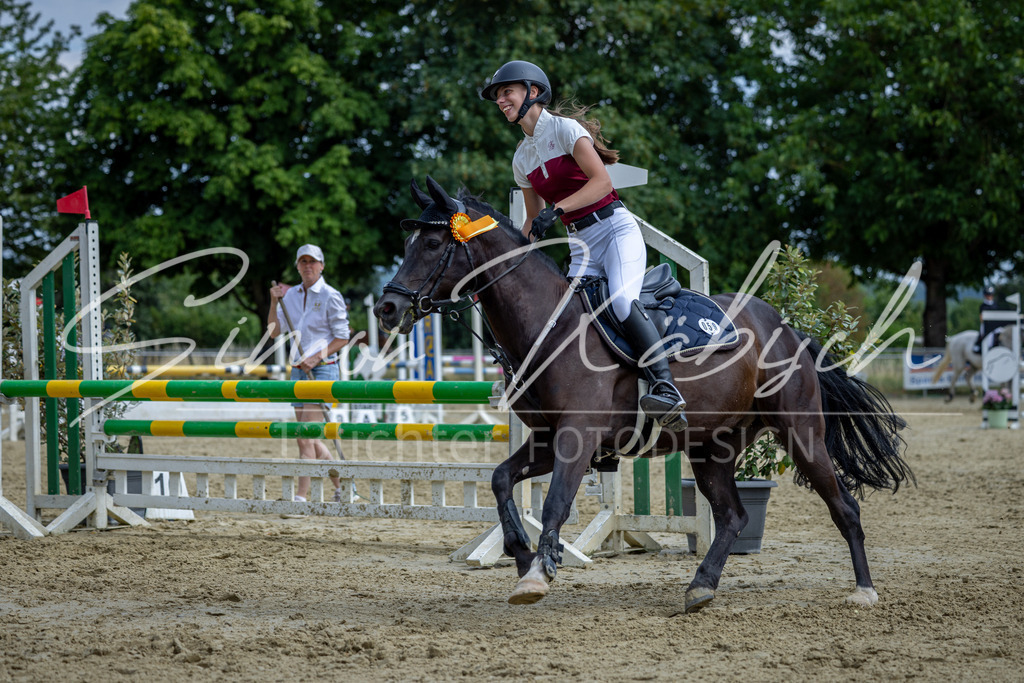 20260704-_3LI1018 | Tierfotografie Pferde, Hunde, Katzen, Haustiere.
Turnierfotografie Reitturniere, Reiten, Springreiten, Dressur in Hanau, dem Main-Kinzig-Kreis und dem Rhein-Main- Gebiet um Frankfurt