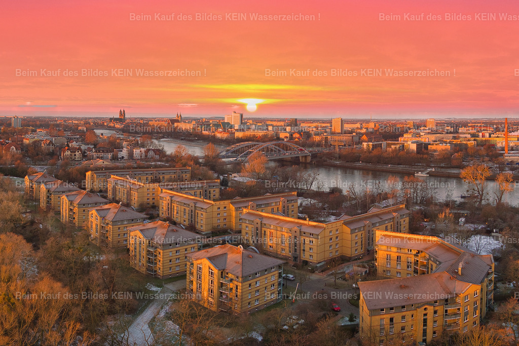 Luftbild_Magdeburg_Großer_Werder-0020 | Diese Luftaufnahme stammt aus meinem Magdeburger Luftbildarchiv. Sie zeigt einen weiteren Blick auf die Landeshauptstadt aus der Vogelperspektive. Nach und nach werden alle Motive mit individuellen Informationen und Beschreibungen ergänzt. Selbstverständlich können Sie dieses Luftbild als Download oder hochwertiges Wandbild bestellen. - Realisiert mit Pictrs.com