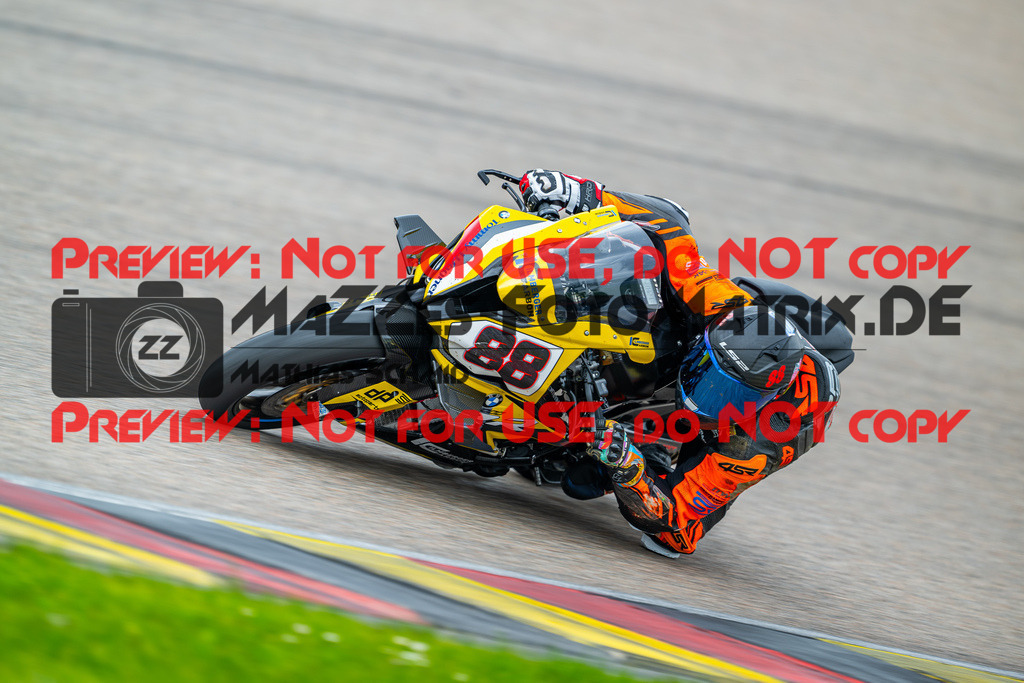 MaZZes_FotoMatrix_240504_6007705_3885 | STK1000