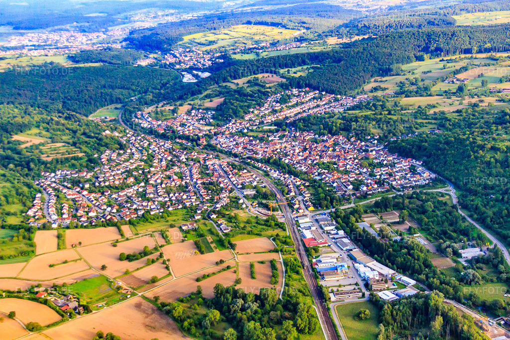 Luftbild: Ortsansicht aus Norden im Ortsteil Söllingen in Pfinztal im Bundesland Baden-Württemberg in Deutschland. Foto: IMG_57856.jpg vom 14.06.2013 durch Werner Riehm/FLY-FOTO.deAuflösung des Originals: 4752 x 3168 px