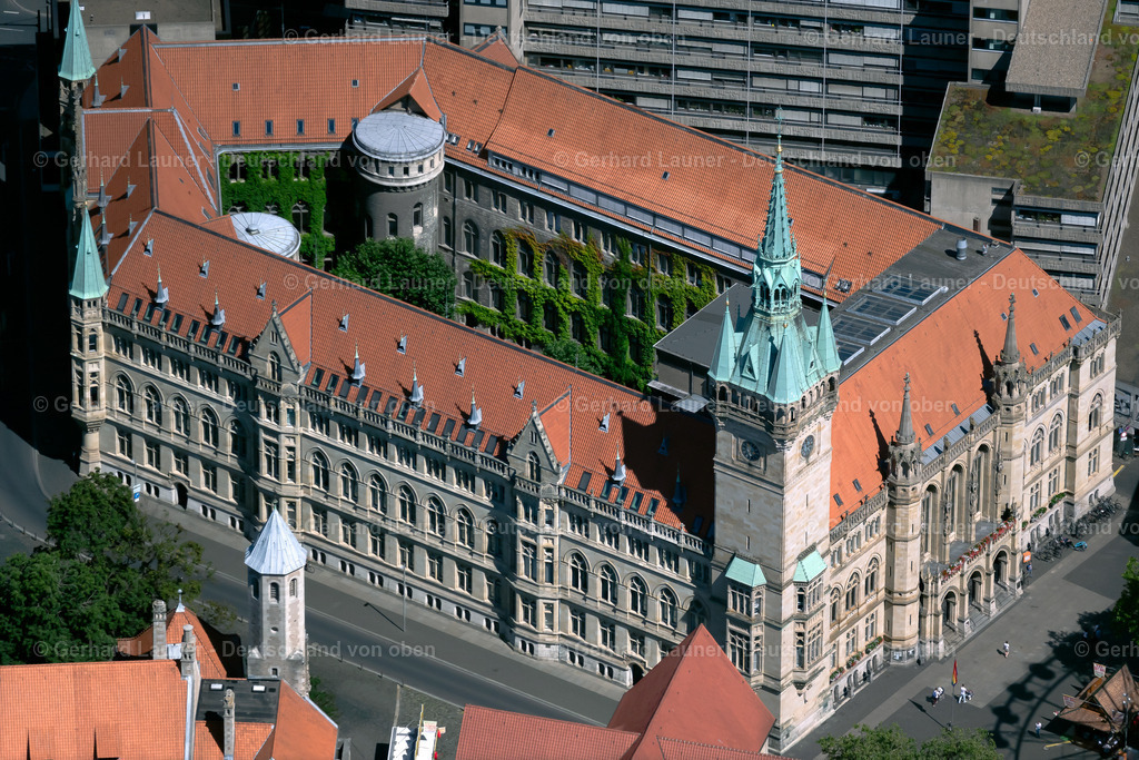 4036349 | Das Neue Rathaus der Stadt Braunschweig, wurde zwischen 1894 und 1900 nach Plänen des damaligen Stadtbaurates Ludwig Winter im neugotischen Stil errichtet.