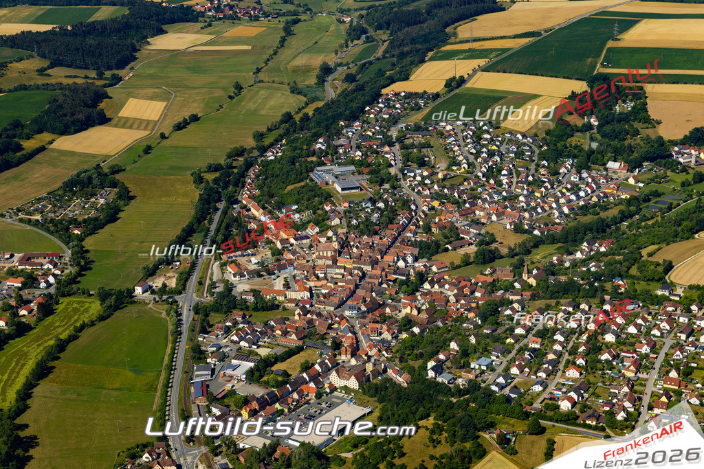 Aktuelles Luftbild von  Wilhermsdorf - Die Luftaufnahme wurde 2022 mittels UL-Flugzeug erstellt ( keine Drohne ) - hochauflösende Kamera-Systeme von  Canon -Beste Qualität - Für grossformatige Ausdrucke geeignet. Die Geschenkidee !