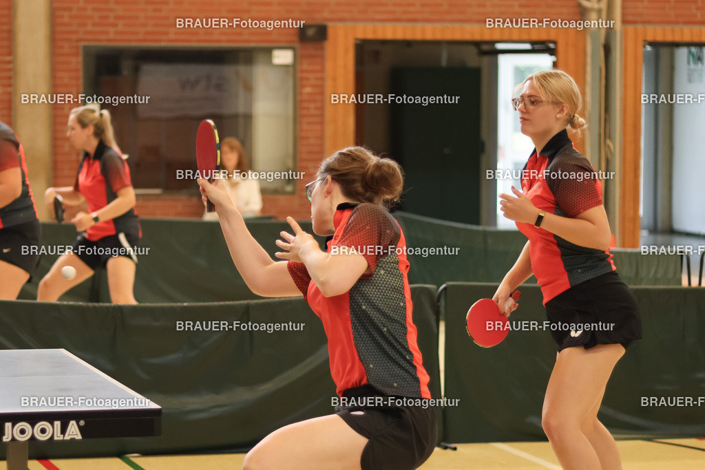 097_KFC_20230815_0001.JPG -  - KFC Uerdingen vs SF Baumberg - Oberliga Niederrhein | Krefeld, Deutschland, 03.09.23:   

Anrather TK RW Damen (li)Spix (re)Hartkopf

waehrend des Spiels der der NRW Liga zwischen Anrather TK RW Damen  vs 1. TTC SG Dülken in der Kicker-Halle Willich-Anrath   am 03. September  2023 in Willich Anrath. 

(Foto von Michael Adler / Brauer-Fotoagentur)

