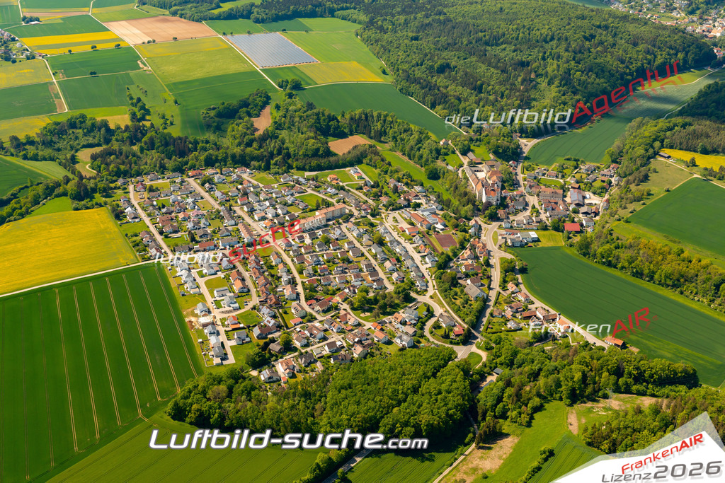 Das Luftbild zeigt : Sandersdorf Altmannstein - Die Luftaufnahme wurde 2024 vom UL-Flugzeug aus erstellt ( keine Drohne ) - Hochauflösende Luftaufnahme - Für grossformatige Ausdrucke geeignet. Die Geschenkidee !Mit Lizenz und Bildrechte bestellbar
