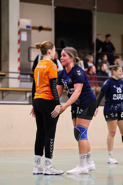 Handball I Damen I Saison 2025-2026 I Verbandsliga Süd I HSG Kalkberg 06 - MTV Dänischenhagen I 14.12.2025.89 | v.l. Emelie Köhn (1, HSG Kalkberg 06), Marit Burmeister (33, HSG Kalkberg 06) - Realisiert mit Pictrs.com