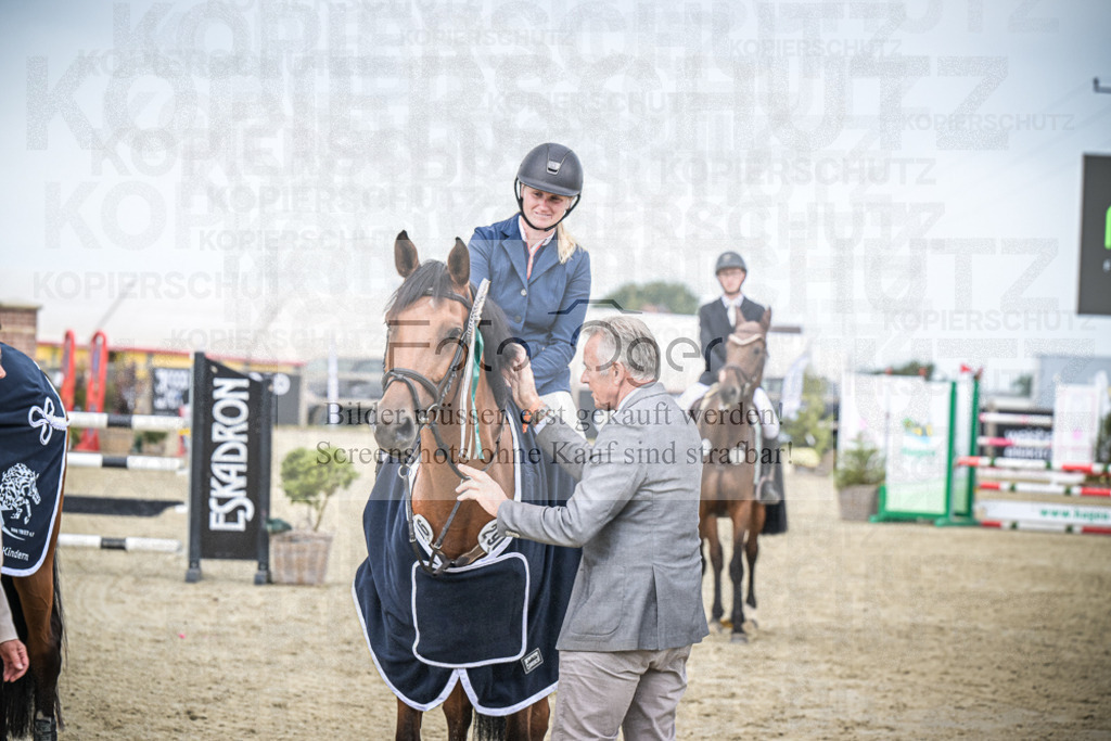 DOS_0083 | Entdecke hochwertige Reitturnierfotos von Foto Oger. Professionell, emotional und authentisch – jetzt Lieblingsmomente im Shop bestellen.Deutschlandweite Turnierfotografie. - Realisiert mit Pictrs.com