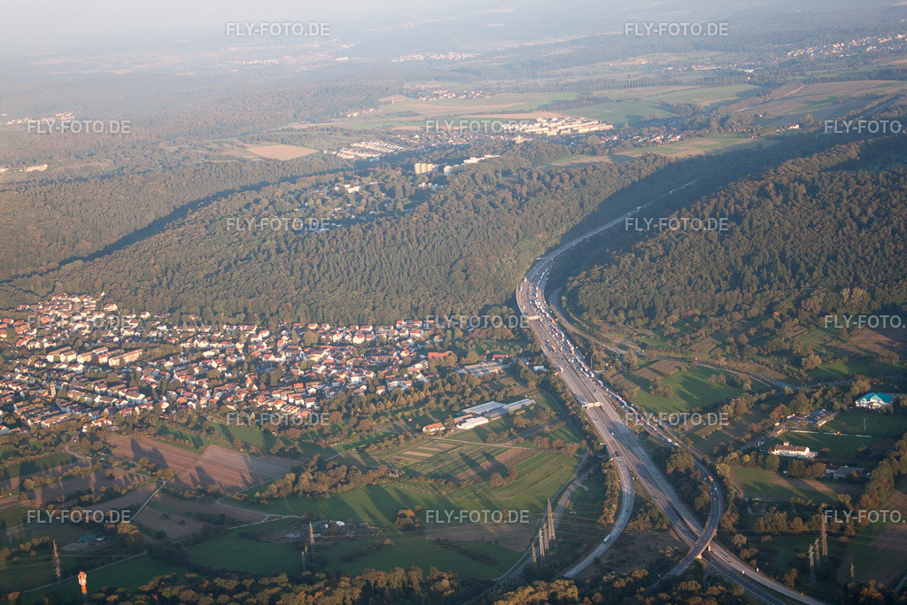 Wolfartsweier, Autobahn A6 | Luftbild: Wolfartsweier, Autobahn A6 im Ortsteil Wolfartsweier in Karlsruhe im Bundesland Baden-Württemberg in Deutschland. Foto: IMG_59925.jpg vom 24.09.2013 durch Werner Riehm/FLY-FOTO.de - Realisiert mit Pictrs.com