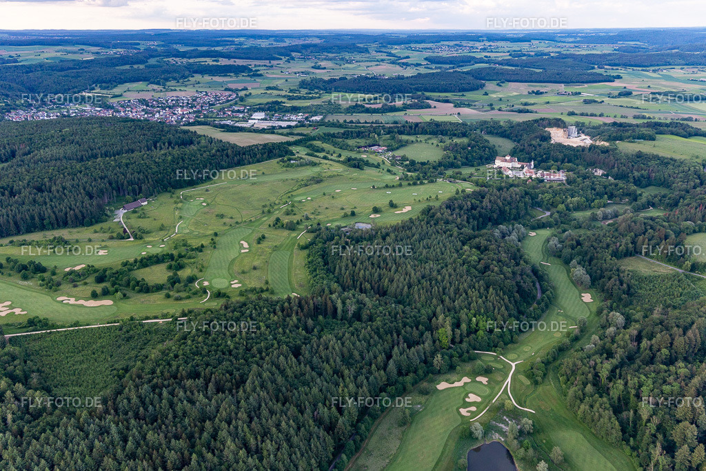 Der Country Club Schloss Langenstein - Der Golfplatz am Bodensee https://www.schloss-langenstein.com/der-country-club/turniere/ | Luftbild: Der Country Club Schloss Langenstein - Der Golfplatz am Bodensee https://www.schloss-langenstein.com/der-country-club/turniere/ im Ortsteil Orsingen in Orsingen-Nenzingen im Bundesland Baden-Württemberg in Deutschland. Foto: IMG_131771.jpg vom 25.05.2022 durch ©2025 Werner Riehm fly-foto.de/copyright - Realisiert mit Pictrs.com