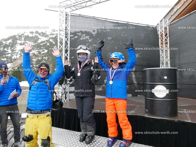 Gruppe Sammy | Photos von der Skischule Warth - Realisiert mit Pictrs.com