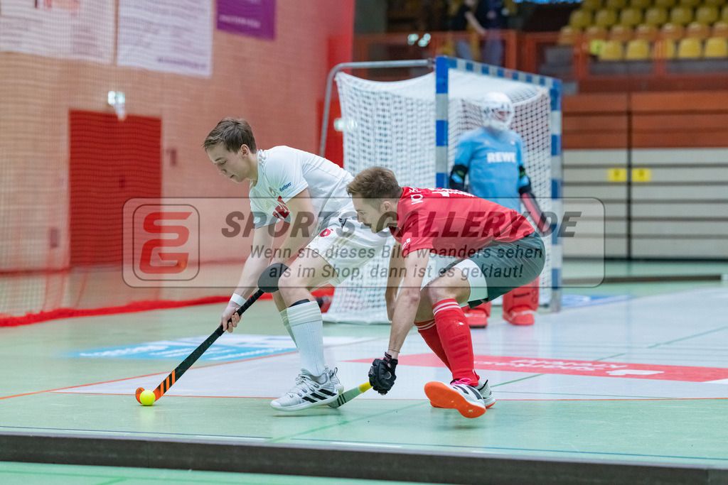 HK_20230122_103253 | 1. Bundesliga ( Halle ) Herren Crefelder HTC - Rot-Weiss Köln am 22.1.2023 Crefelder HTC  ( CHTC ) Halle Glockenspitz , Krefeld , Aron Flatten ( Rot-Weiss Köln #6 ) , van Ehren Christian ( Crefelder HTC #16 )