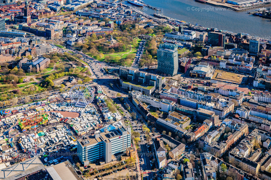 Hamburg_St_Pauli_Dom_Hafen_ELS_4271060425 | HAMBURG 06.04.2025 Straßenführung und Markierung des Fahrbahnverlaufes am Millerntorplatz im Ortsteil Sankt Pauli in Hamburg, Deutschland. // Road layout and marking of the course of the lane on place Millerntorplatz in the district Sankt Pauli in Hamburg, Germany. Foto: Martin Elsen