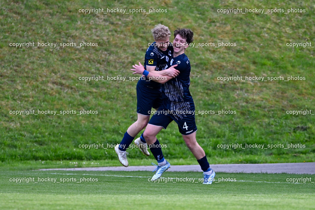 FC Faakersee vs. FC Dölsach | Jubel FC Dölsach Mannschaft, #13 Tobias Josef Nussbaumer FC Dölsach, #4 Yannick Finn Brandner FC Dölsach, FC Faakersee vs. FC Dölsach, FC Faakersee vs. FC Dölsach am 20.04.2025 in Finkenstein (Sportplatz Finkenstein), Austria, (Photo by Bernd Stefan)