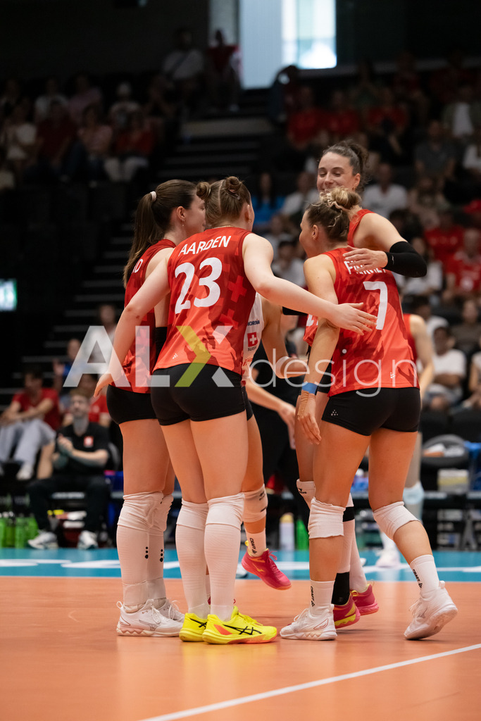 Austria v Switzerland - CEV European League Women | KRIENS, SWITZERLAND - JUNE 14: Team of Switzerland during the CEV European League match between Austria and Switzerland at Pilatus Arena on June 14, 2026 in Kriens, Switzerland. - Realisiert mit Pictrs.com
