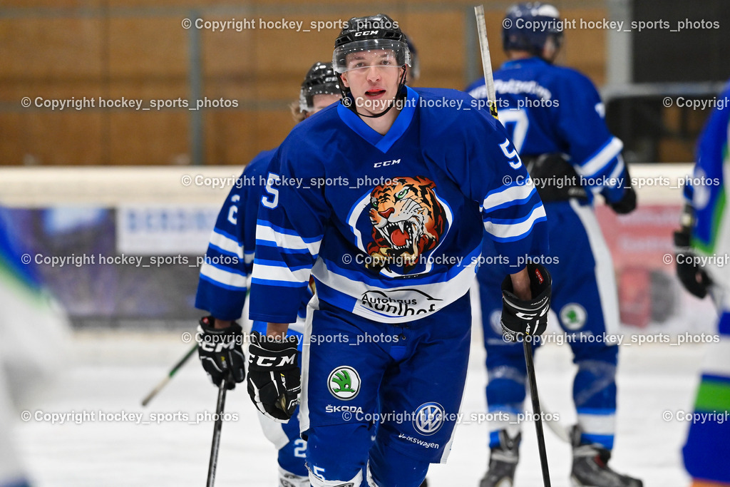 EC Tigers Paternion vs. EC Virgen 12.2.2023 | Jubel EC Paternion Mannschaft, #5 Zauchner Daniel,