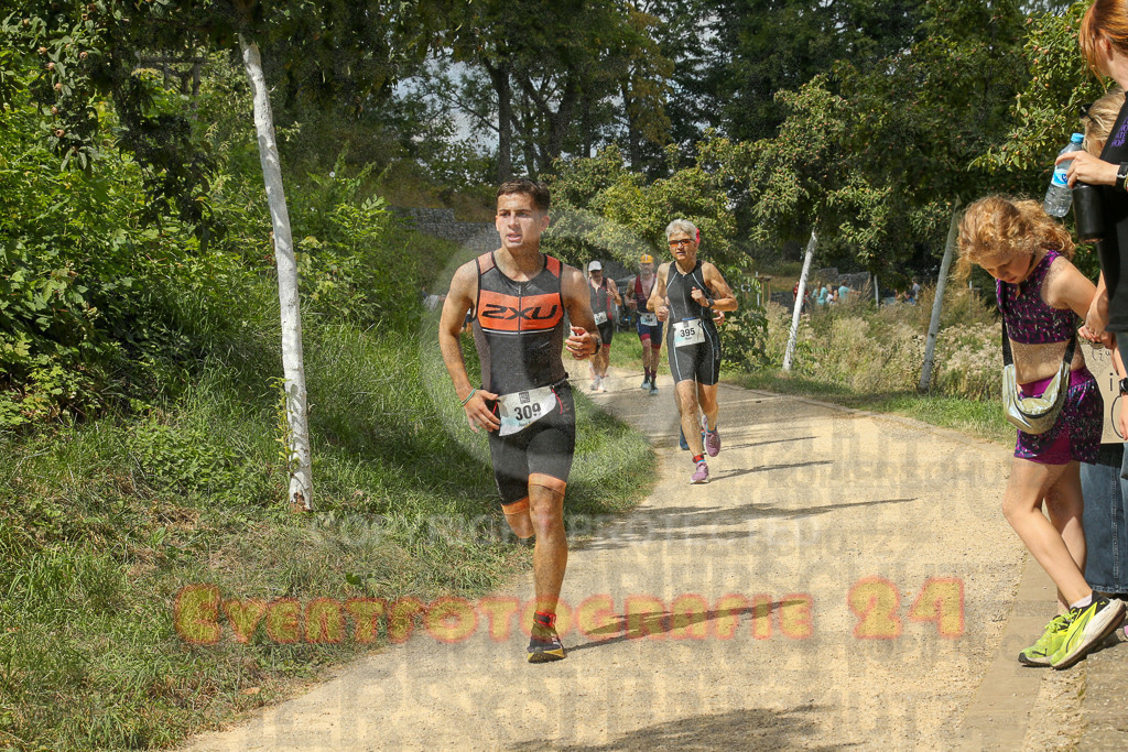 250824_1342_EX1_3283 | Sportfotografie im Rhein-Sieg Kreis, Köln, Bonn, NRW, Rheinland Pfalz, Hessen, etc. Unser Tätigkeitsfeld umfasst den Laufsport vom Volkslauf über den Marathon, Duathlon, Triathon bis zum Ultralauf wie Kölnpfad Ultra oder Schindertrail.