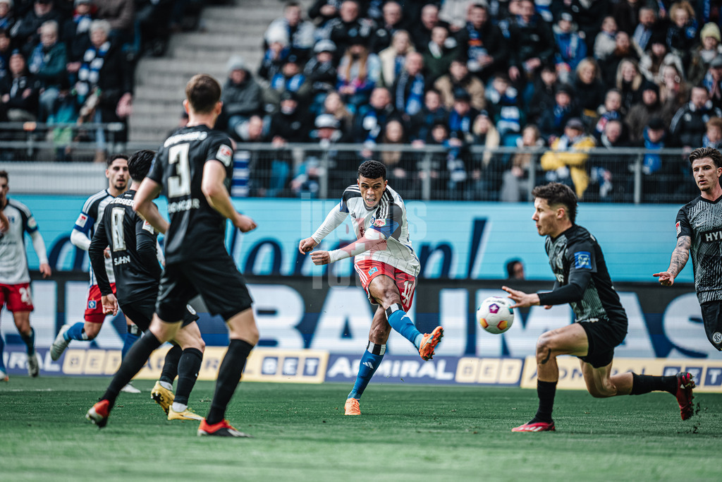 Fußball | Männer | Saison 2023/2024 | 2. Fußball-Bundesliga | 23. Spieltag | Hamburger SV vs. SV 07 Elversberg | 25.02.2024 | Ransford Königsdörffer (#11, HSV) zieht ab